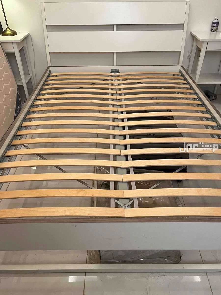 سرير ابيض 140*200 في الرياض بسعر 500 ريال سعودي