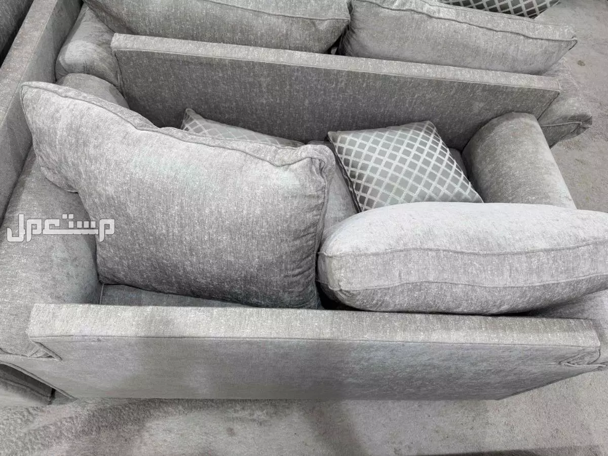 كنب للبيع شبه نظيف في الرياض بسعر 150 ريال سعودي