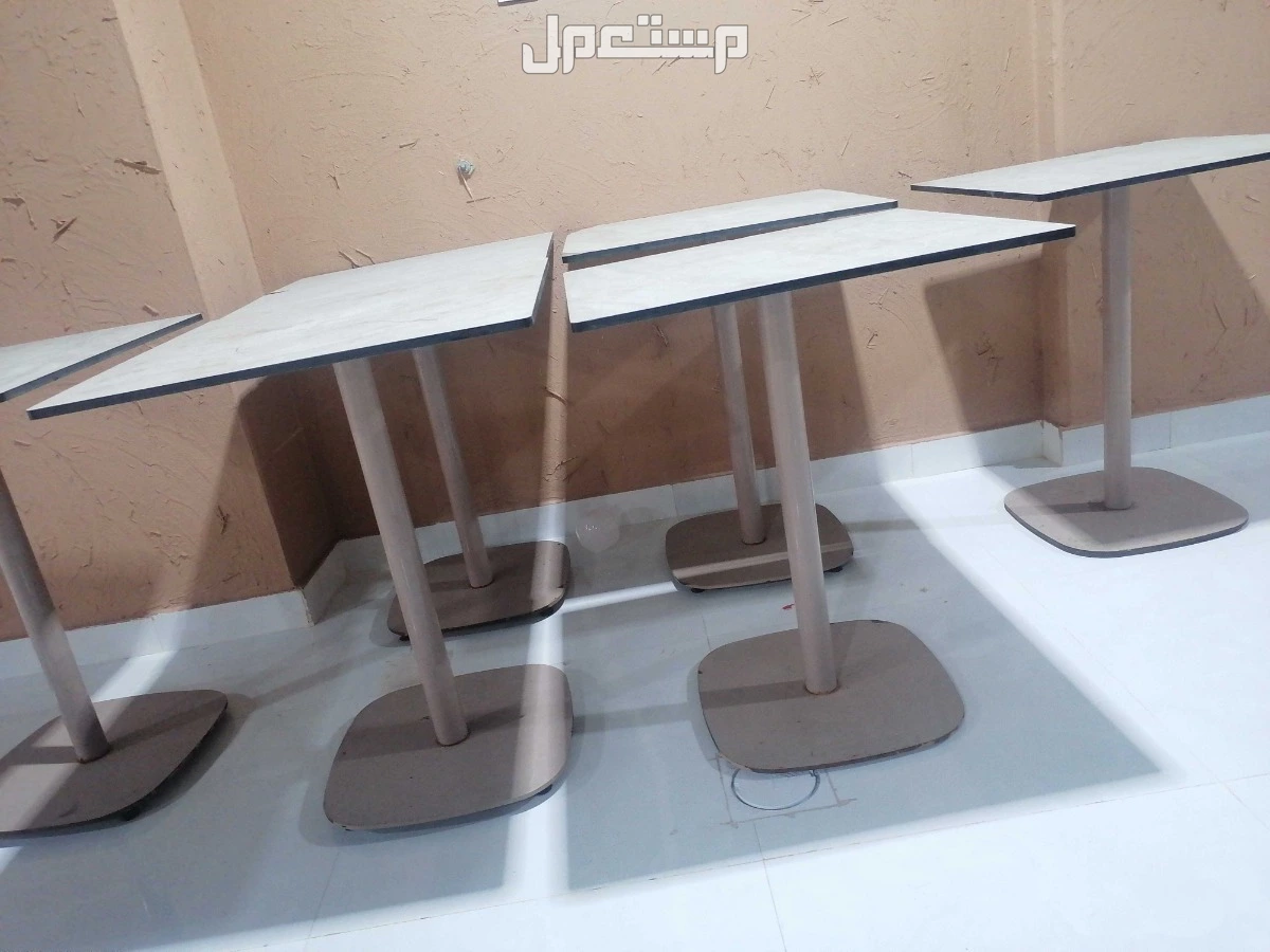 طاولات للبيع 6 طاولات حديد ومن فوق خشبي قوس السعر على السوم