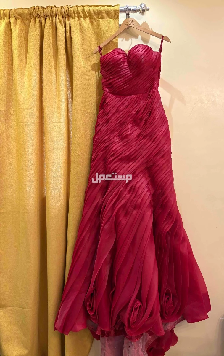 فستان ملكه من بوتيك نورا سعر1800