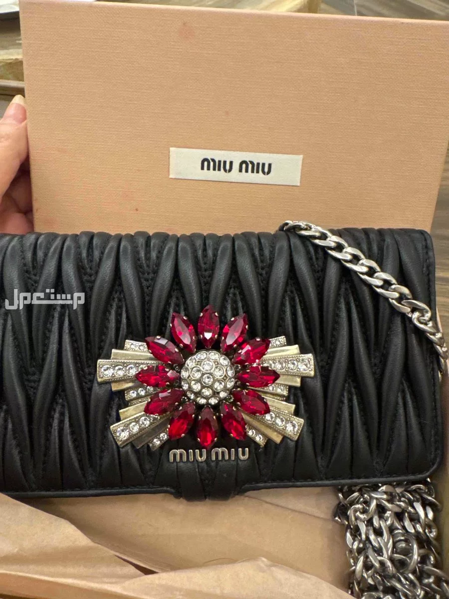 ميو ميو جراب آيفون 8 بلس ميو ميو مزخرف زهور جلد مبطن أسودض في جدة بسعر 4800 ريال سعودي
