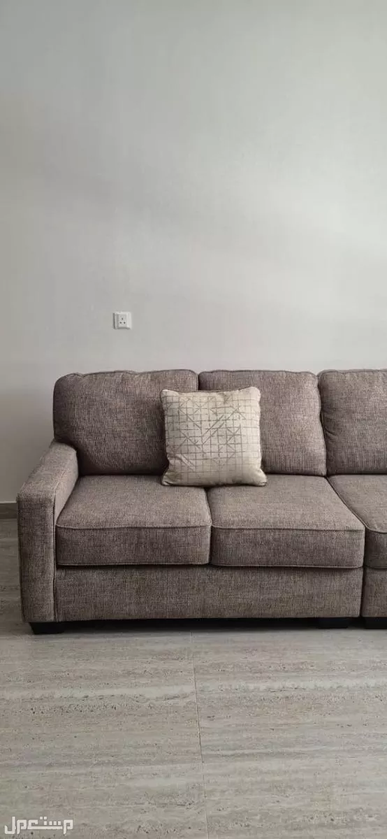 كنب في الرياض بحالة جديده مره بسعر 3500 ريال سعودي