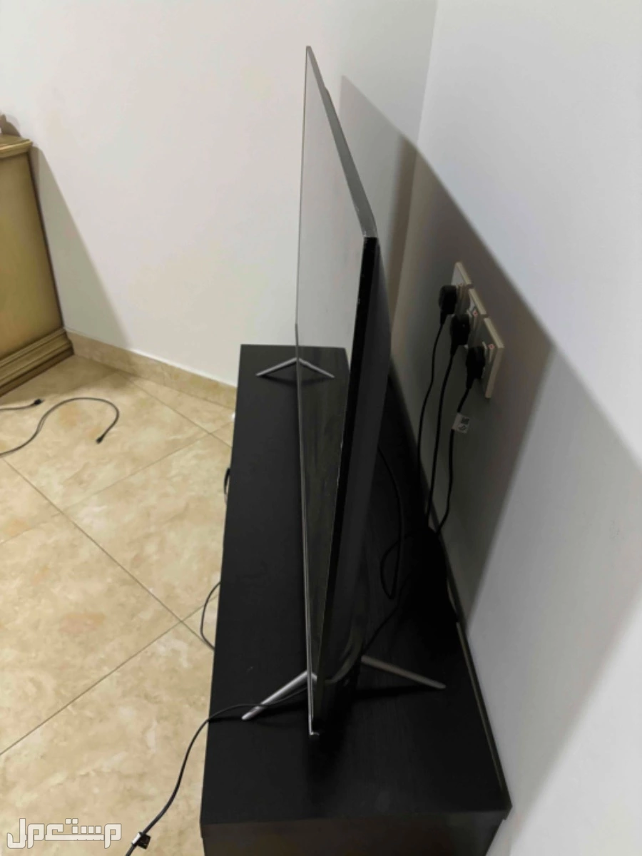 شاشة / تلفزيون بسعر 1000 ريال TCL QLED