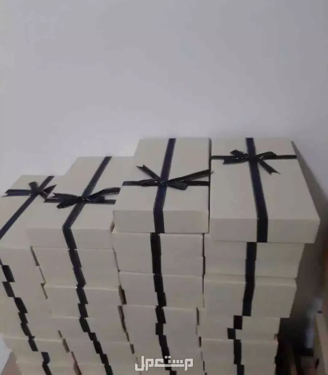 للبيع مبخرة أعواد على شكل هدية وخشبيه بسعر 20