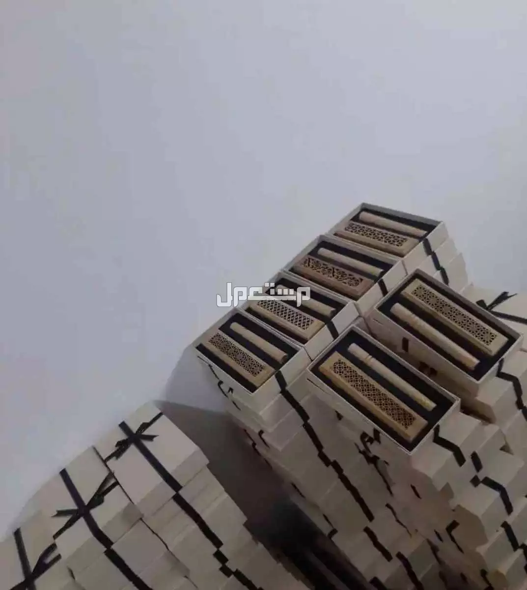 للبيع مبخرة أعواد على شكل هدية وخشبيه بسعر 20