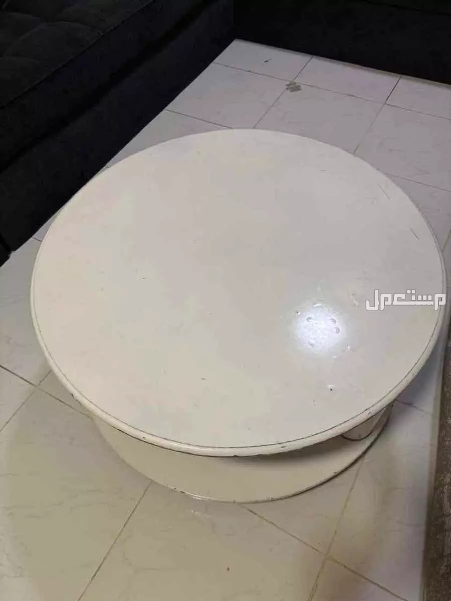 طاولة وطقم كنب كورنر حرف L  للبيع في الخبر بحالة جيدة جدا