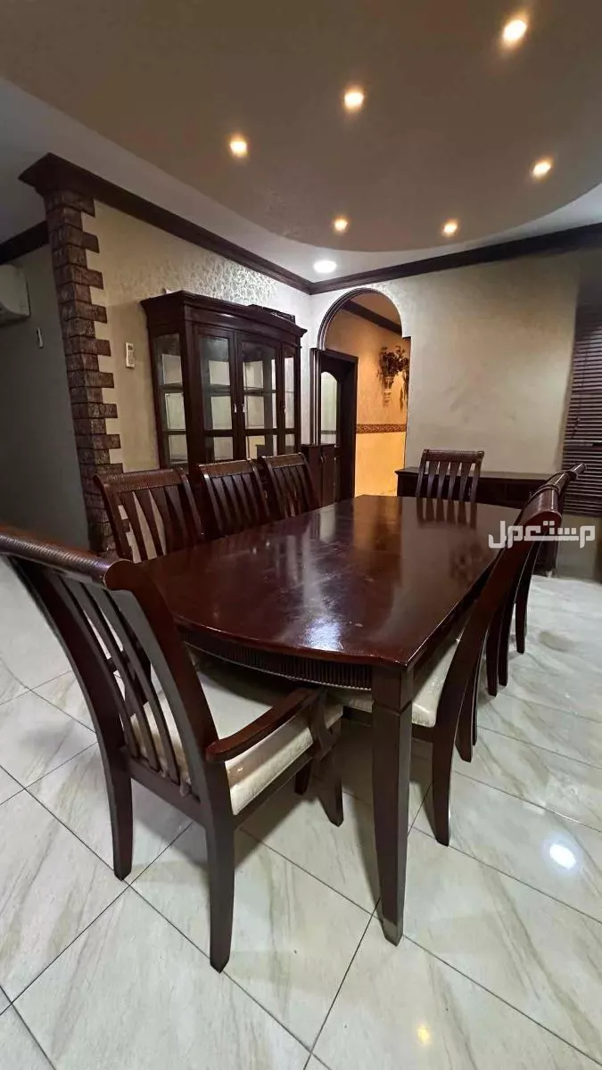 للبيع طقم غرفة طعام - بحالة ممتازة في الدمام بسعر 5 آلاف ريال سعودي