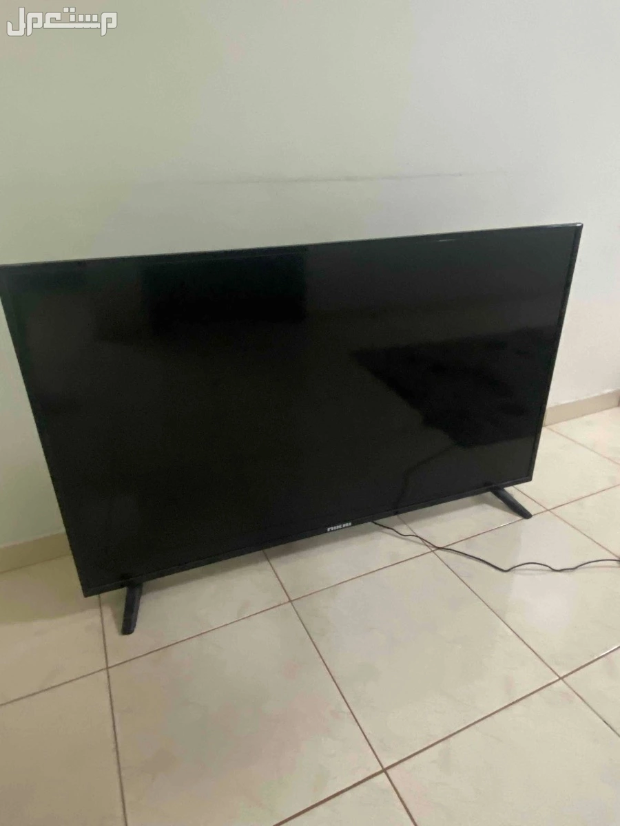 حي الحمرا في الجبيل بسعر 1700 ريال سعودي شغاله بس خربت الشاشه ماتطلع الصوره  بس شغاله صوت