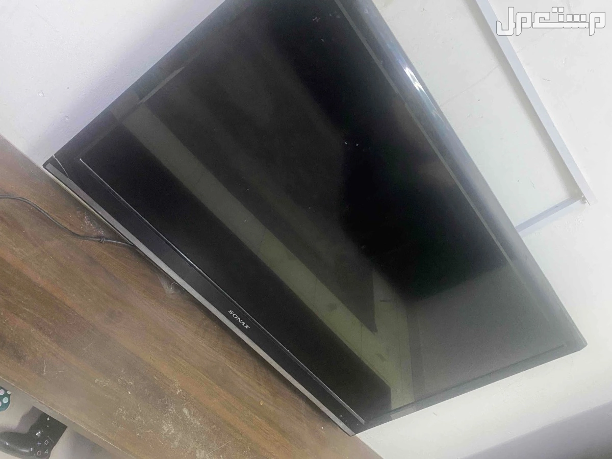 حي الحمرا في الجبيل بسعر 1700 ريال سعودي شغاله بس بدون نت.    وشوي بعض الأزرار