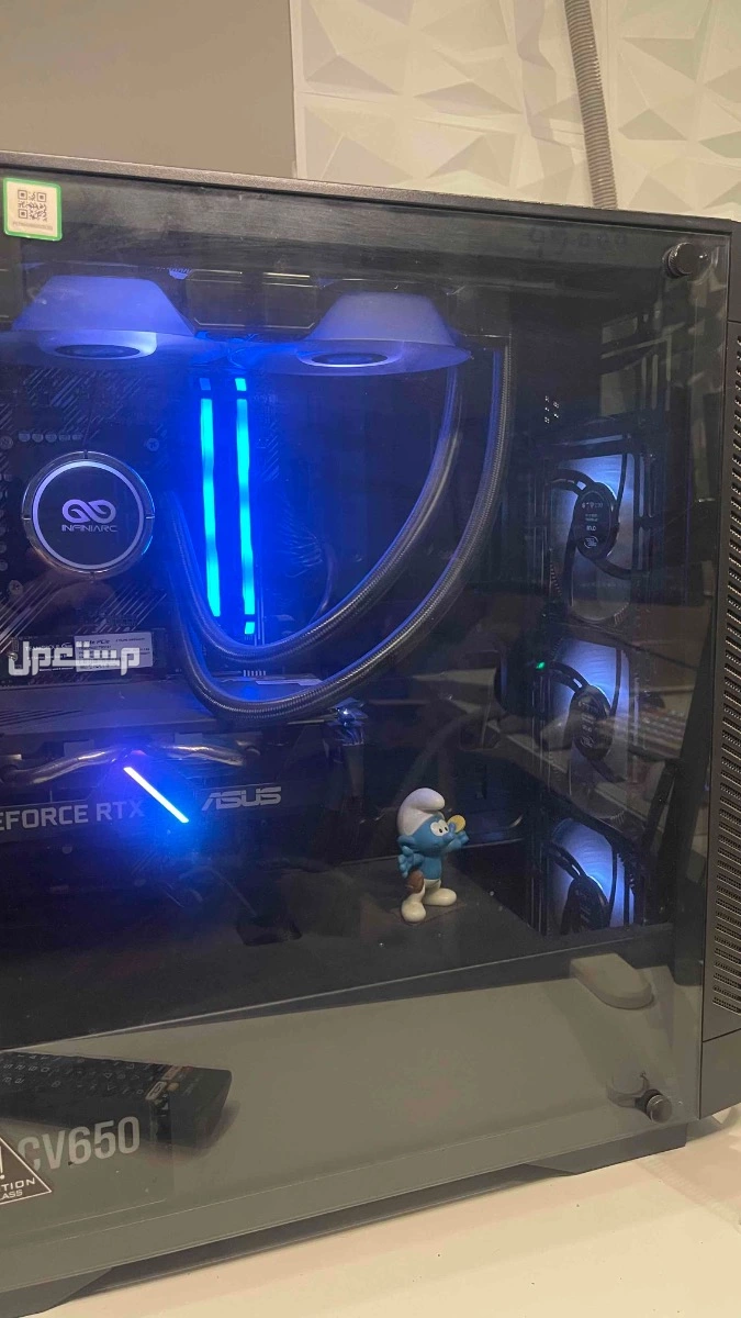 Pc قيمنق للبيع في الرياض السعر على السوم