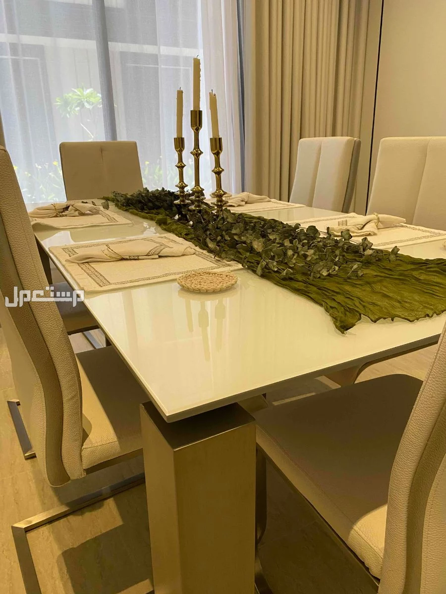 طقم سفرة من هوم سنتر – 6 كراسي + طاولة زجاج – مودرن وفاخر في الطائف بسعر 700 ريال سعودي
