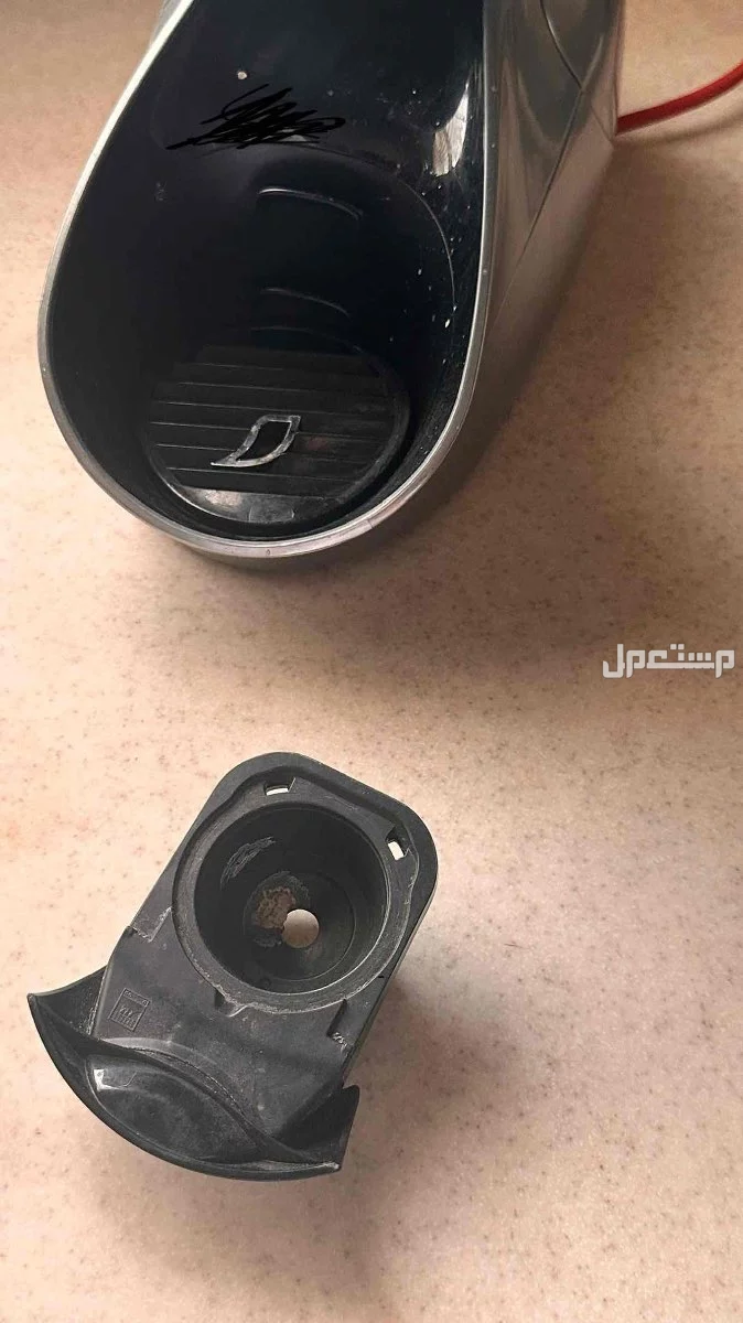 آلة قهوة في الدمام بسعر 250 ريال سعودي وهذاك حرق بس مايأثر على صبة الكبسولات ابد