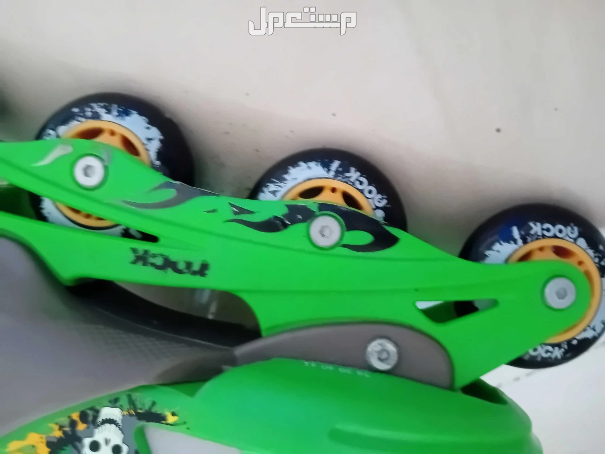حذاء سكيت تزلج للبيع في جدة بسعر 100 ريال سعودي