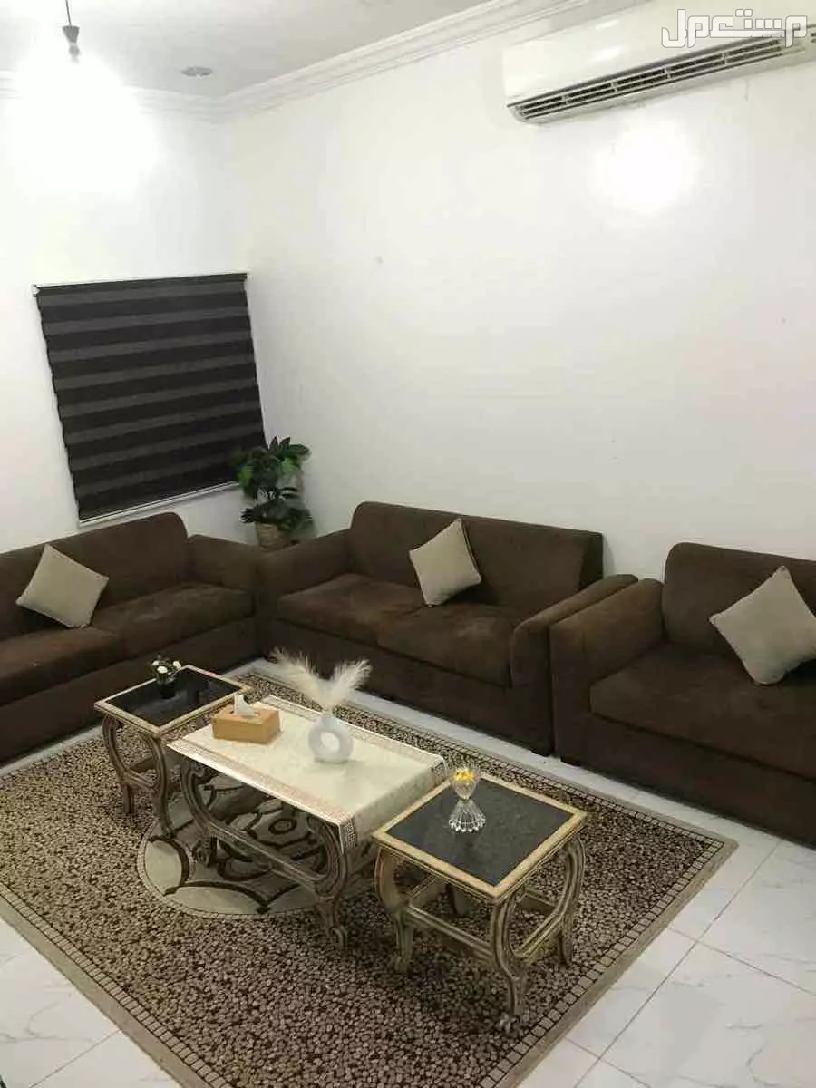 كنب مع طاولات للبيع في جدة بسعر 900 ريال سعودي
