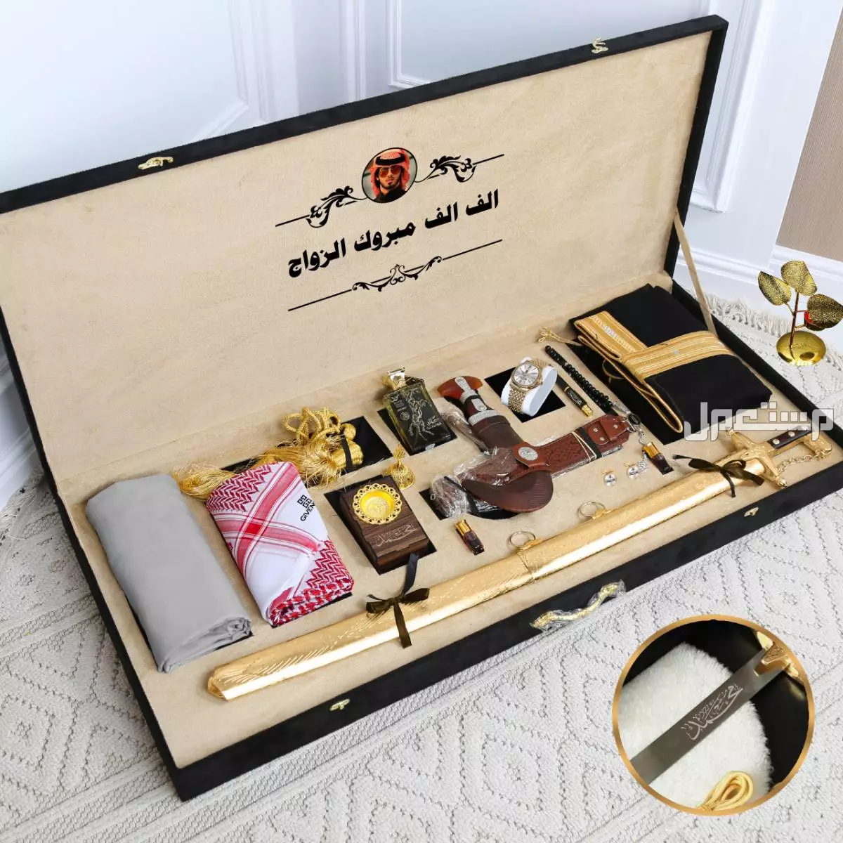 السعر600ريال سعودي فقط🎁* 🎊🎊  *بوكس  ملكي صيفي تصميم راقي*   ✨ *جفنشي*  ✨    *مكون من* 1️⃣شماغ  ماركة جفنشي   مقاسات (55-58-60)  2️⃣قماش صيفي جفنشي     *الملحقات*،  لوقو الجيب والرقبه وثما
