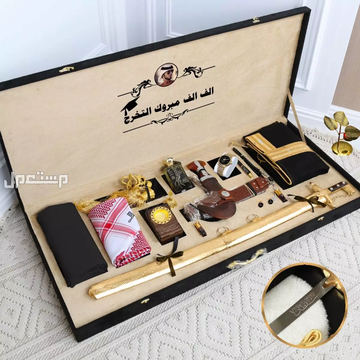 السعر600ريال سعودي فقط🎁* 🎊🎊  *بوكس  ملكي صيفي تصميم راقي*   ✨ *جفنشي*  ✨    *مكون من* 1️⃣شماغ  ماركة جفنشي   مقاسات (55-58-60)  2️⃣قماش صيفي جفنشي     *الملحقات*،  لوقو الجيب والرقبه وثما