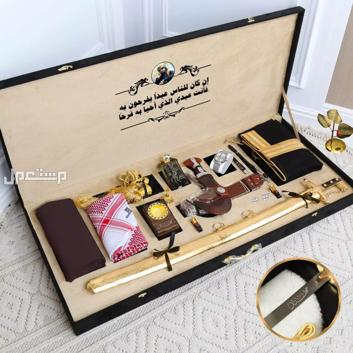 السعر600ريال سعودي فقط🎁* 🎊🎊  *بوكس  ملكي صيفي تصميم راقي*   ✨ *جفنشي*  ✨    *مكون من* 1️⃣شماغ  ماركة جفنشي   مقاسات (55-58-60)  2️⃣قماش صيفي جفنشي     *الملحقات*،  لوقو الجيب والرقبه وثما