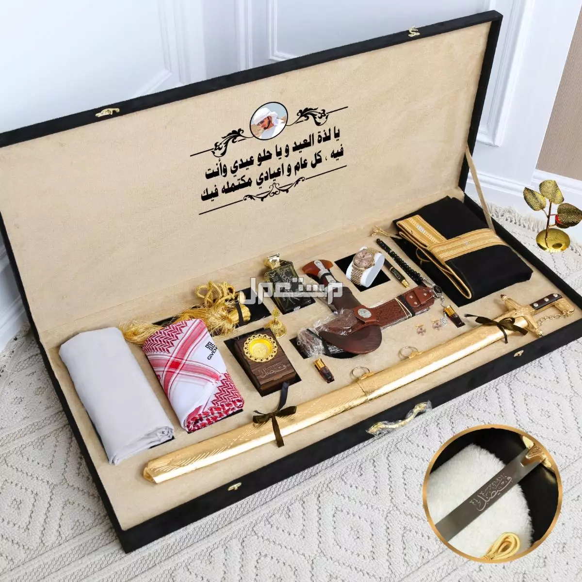السعر600ريال سعودي فقط🎁* 🎊🎊  *بوكس  ملكي صيفي تصميم راقي*   ✨ *جفنشي*  ✨    *مكون من* 1️⃣شماغ  ماركة جفنشي   مقاسات (55-58-60)  2️⃣قماش صيفي جفنشي     *الملحقات*،  لوقو الجيب والرقبه وثما