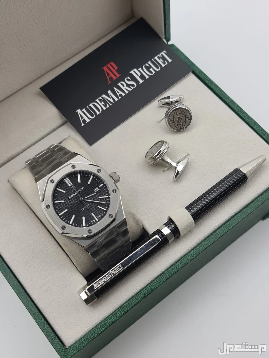 طقم ___رجالي ..  جديد من اي بي..  ساعه مع قلم وكبك..  مع علب وكياس الماركه.   درجه اولى..       **السعر350ريال..
