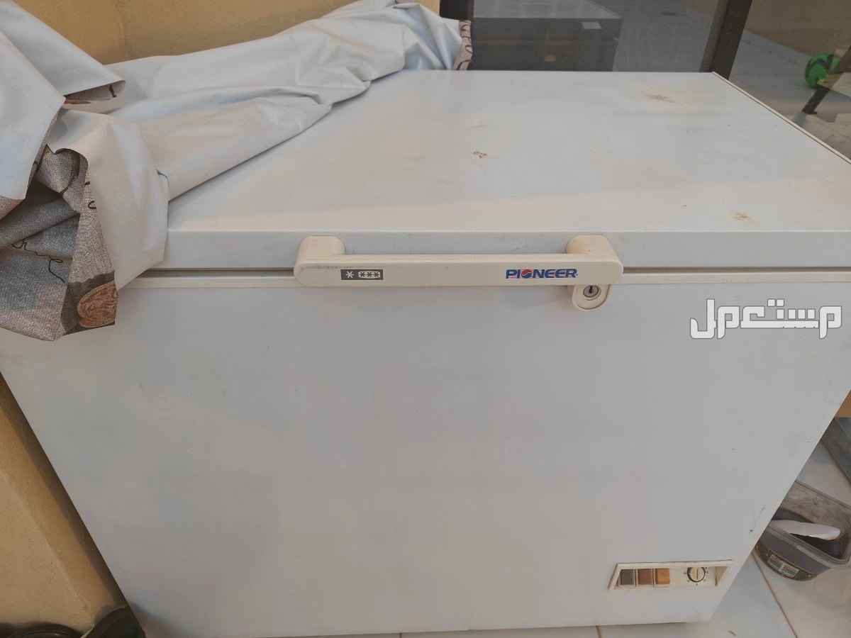فريزر وشاشات صغيرة وبلاستيشن مستعمل للبيع