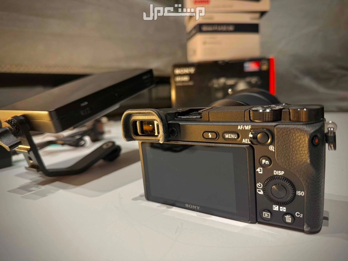 كاميرا سوني a6400 مع عدسة سيقما 16mm
