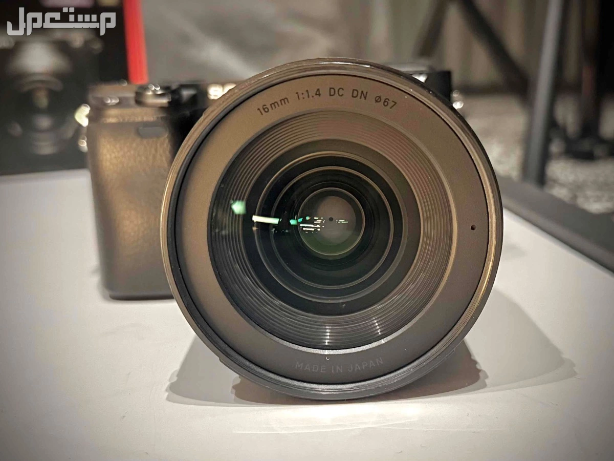 كاميرا سوني a6400 مع عدسة سيقما 16mm