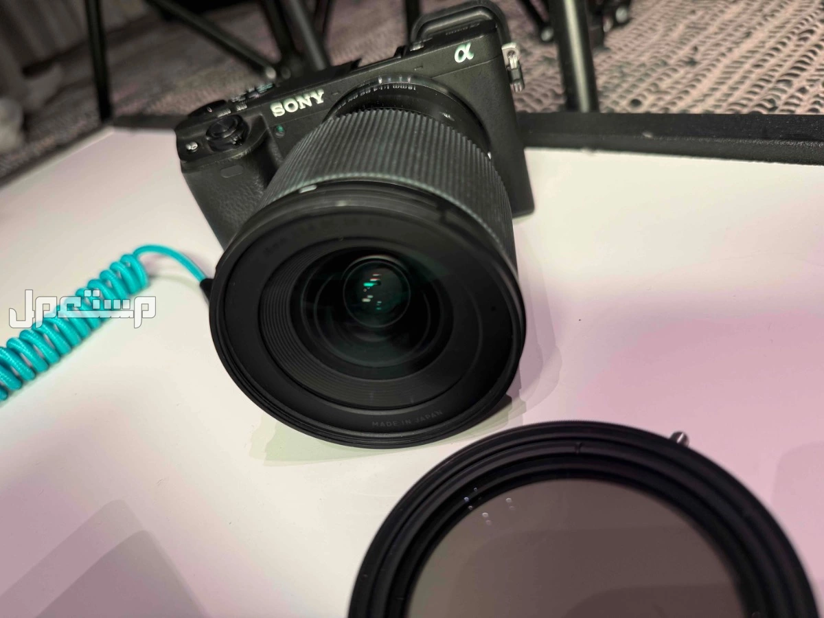 كاميرا سوني a6400 مع عدسة سيقما 16mm