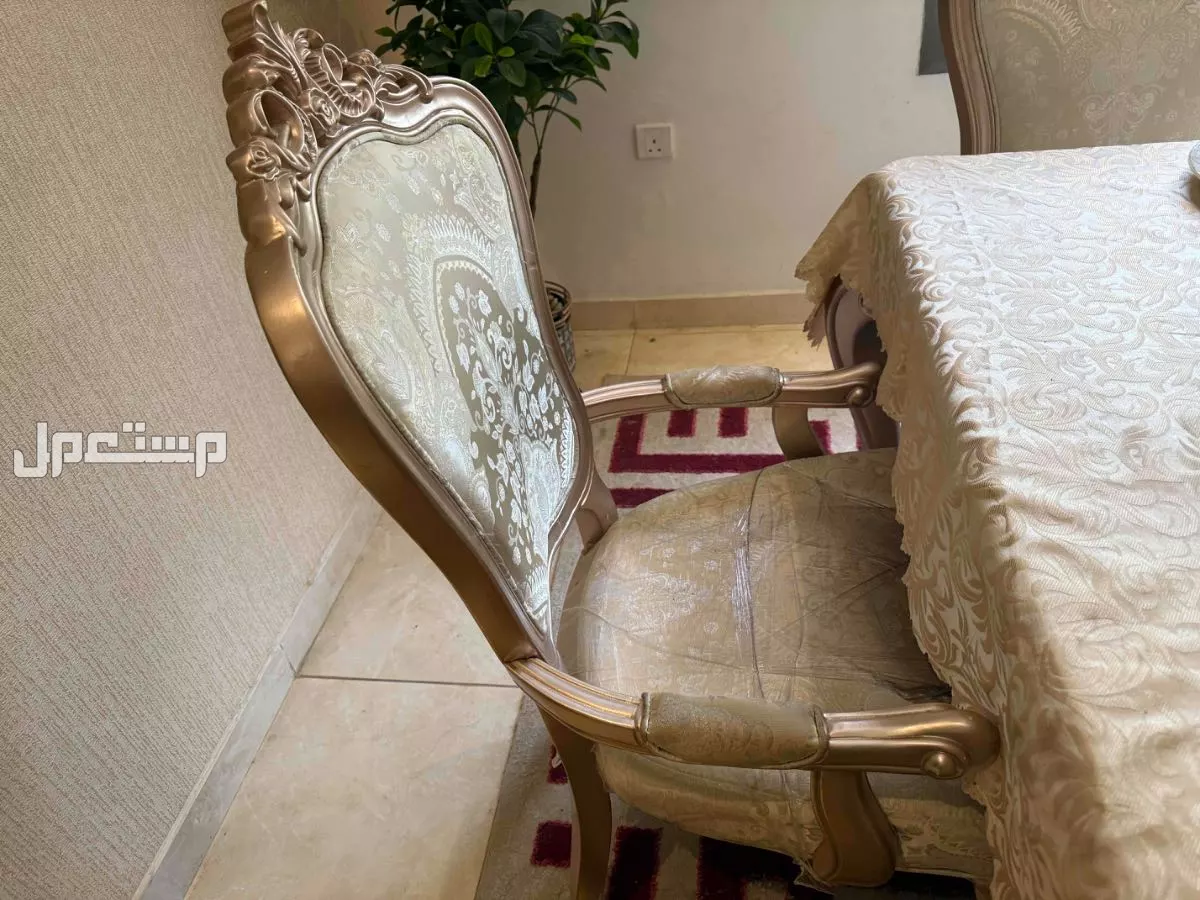طاولة طعام فاخرة للبيع  جدة حي الروضة