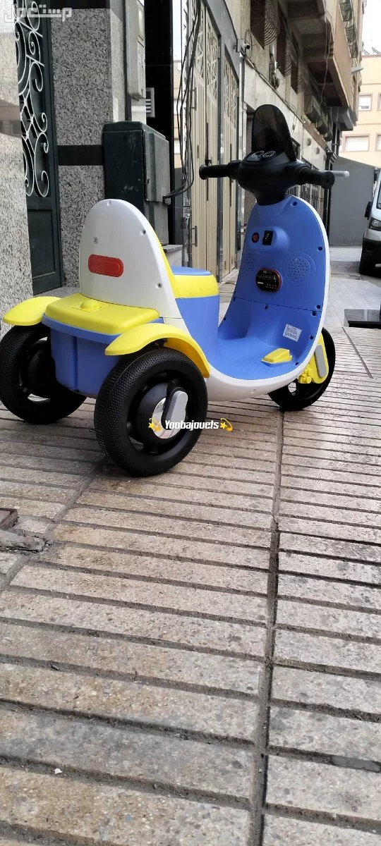 Motor Vespa 😍 Electrique 6V  ✔️Batterie 6V. ✔️1 Moteur 💪. ✔️Lumière avant et arrière Led.  ✔️Led Ambiance. . ✔️Design ergonomique. ✔️USB pour écouter de la musique. ✔️Tranche d'âge : 1 à 6