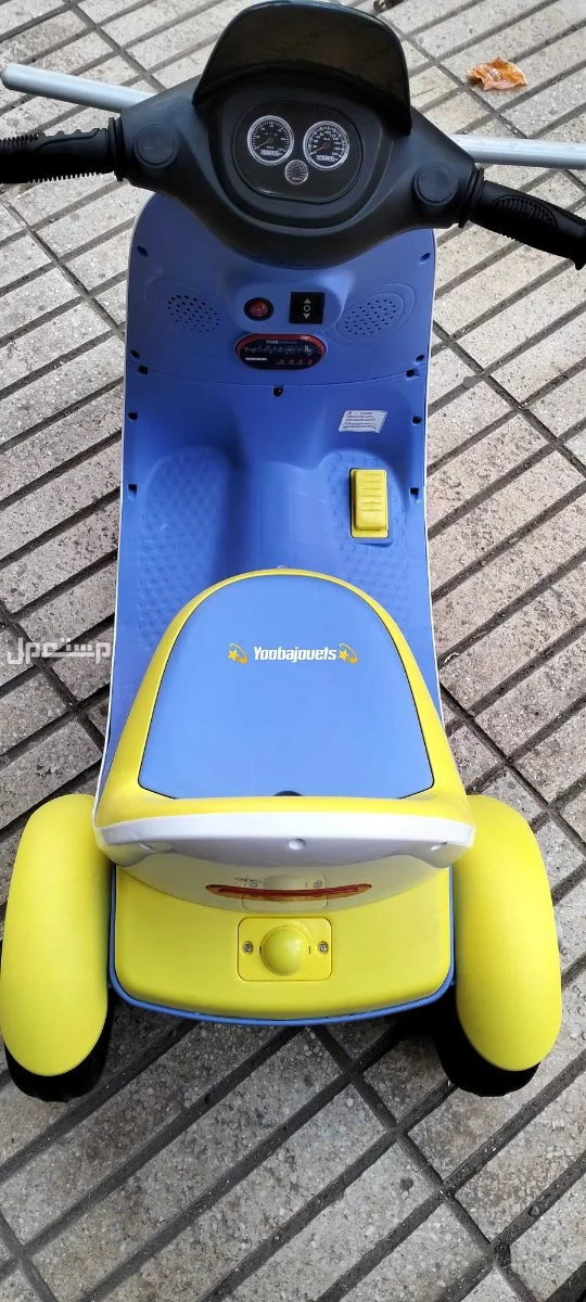 Motor Vespa 😍 Electrique 6V  ✔️Batterie 6V. ✔️1 Moteur 💪. ✔️Lumière avant et arrière Led.  ✔️Led Ambiance. . ✔️Design ergonomique. ✔️USB pour écouter de la musique. ✔️Tranche d'âge : 1 à 6