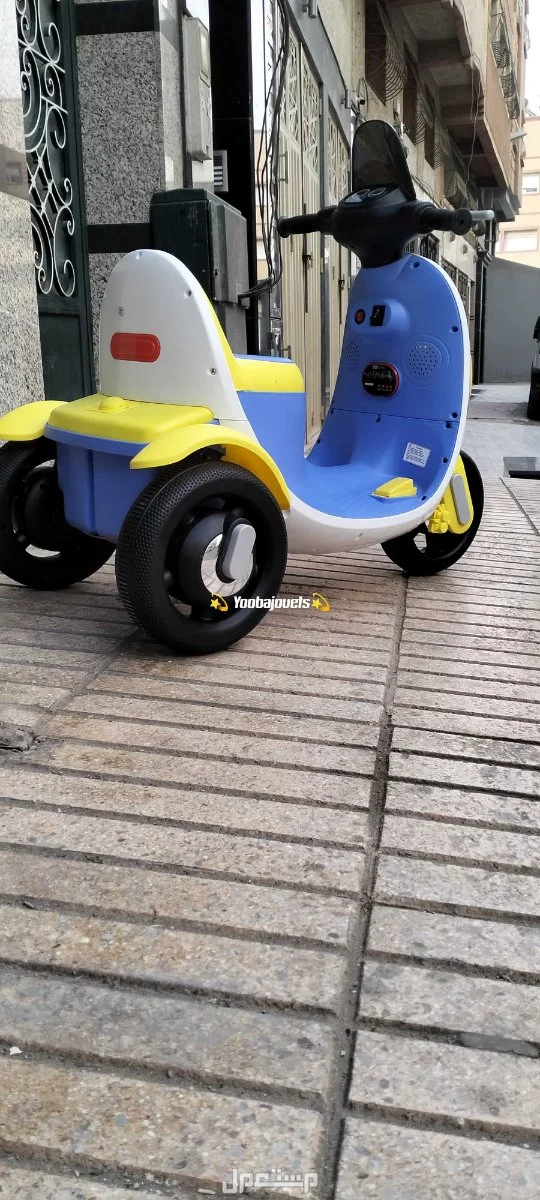 Motor Vespa 😍 Electrique 6V  ✔️Batterie 6V. ✔️1 Moteur 💪. ✔️Lumière avant et arrière Led.  ✔️Led Ambiance. . ✔️Design ergonomique. ✔️USB pour écouter de la musique. ✔️Tranche d'âge : 1 à 6
