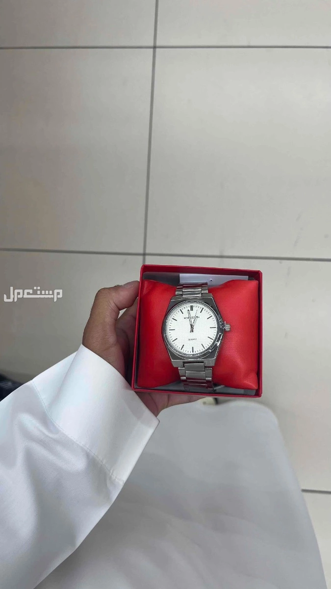 سماعات + ساعات للبيع جديده في الخبر بسعر 60 ريال سعودي