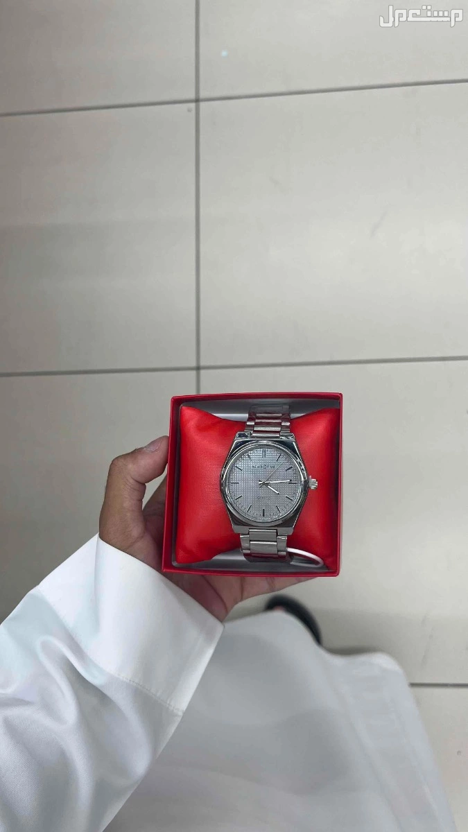 سماعات + ساعات للبيع جديده في الخبر بسعر 60 ريال سعودي