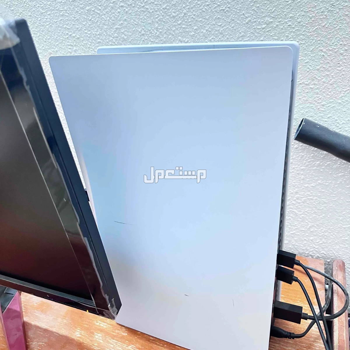 سوني 5 اخوي الجديد استخدام قليل مع شاشه 156hz و استجابه 0.5 ب الثانيه