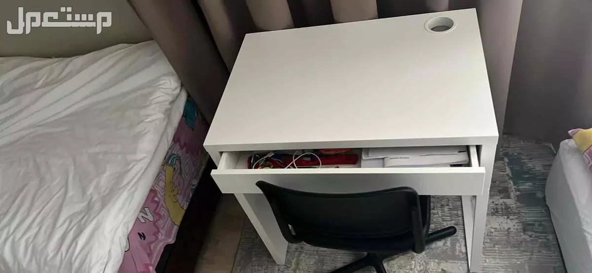 2 مكتب  اطفال و 2 كرسي حاله جيده