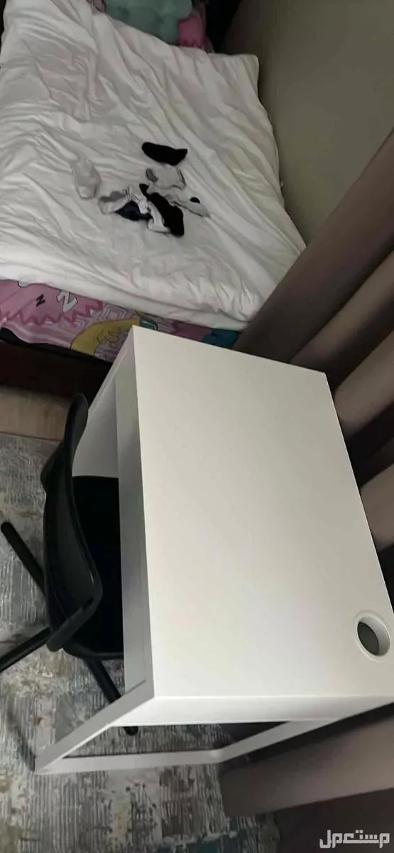 2 مكتب  اطفال و 2 كرسي حاله جيده