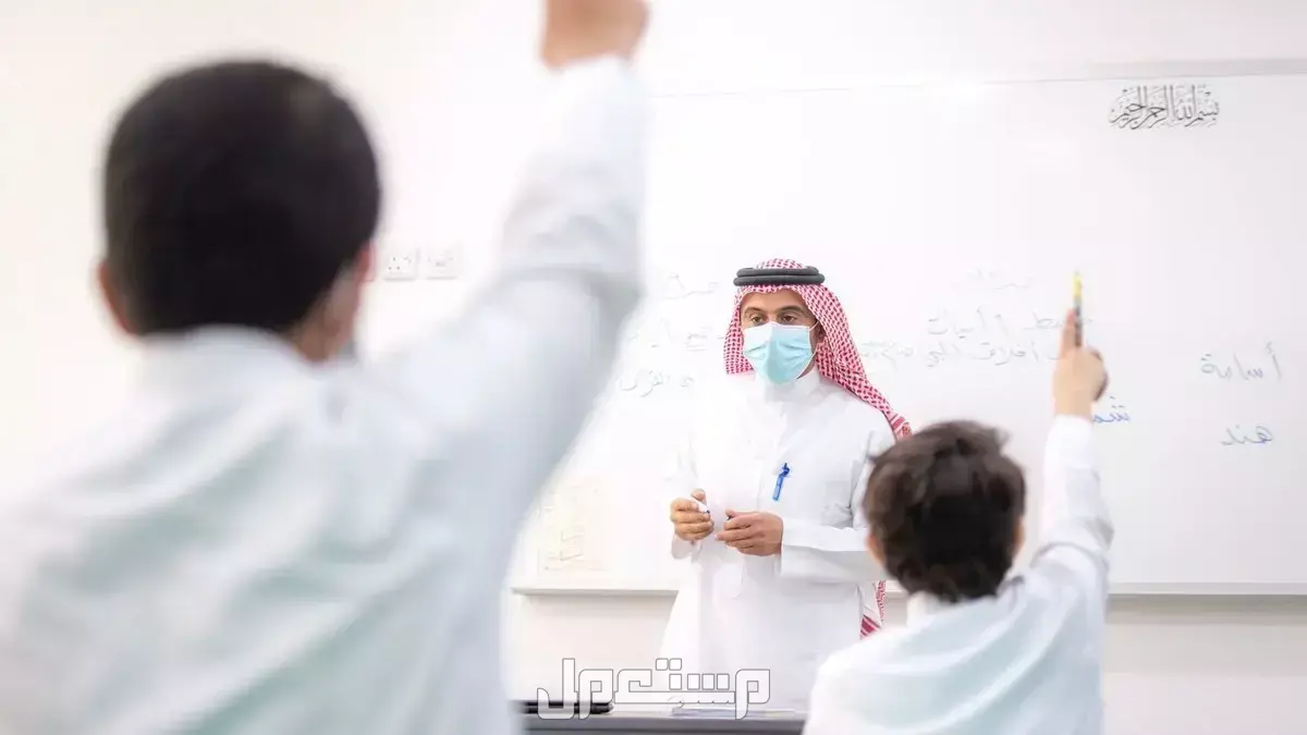 تهنئة عيد الأضحى 2025 للمعلمين والمعلمات طلاب في المدرسة