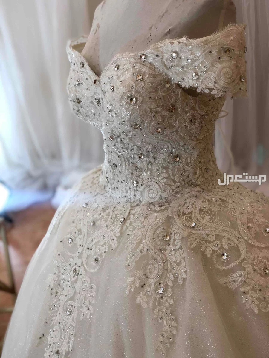 فستان عروس لبس 4 ساعات فقط  في الرياض بسعر ألفين ريال