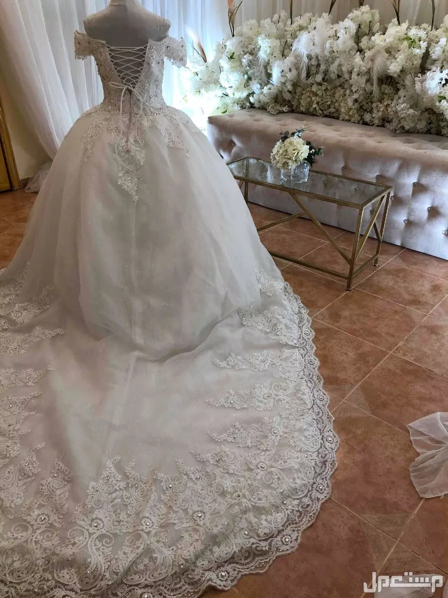 فستان عروس لبس 4 ساعات فقط  في الرياض بسعر ألفين ريال