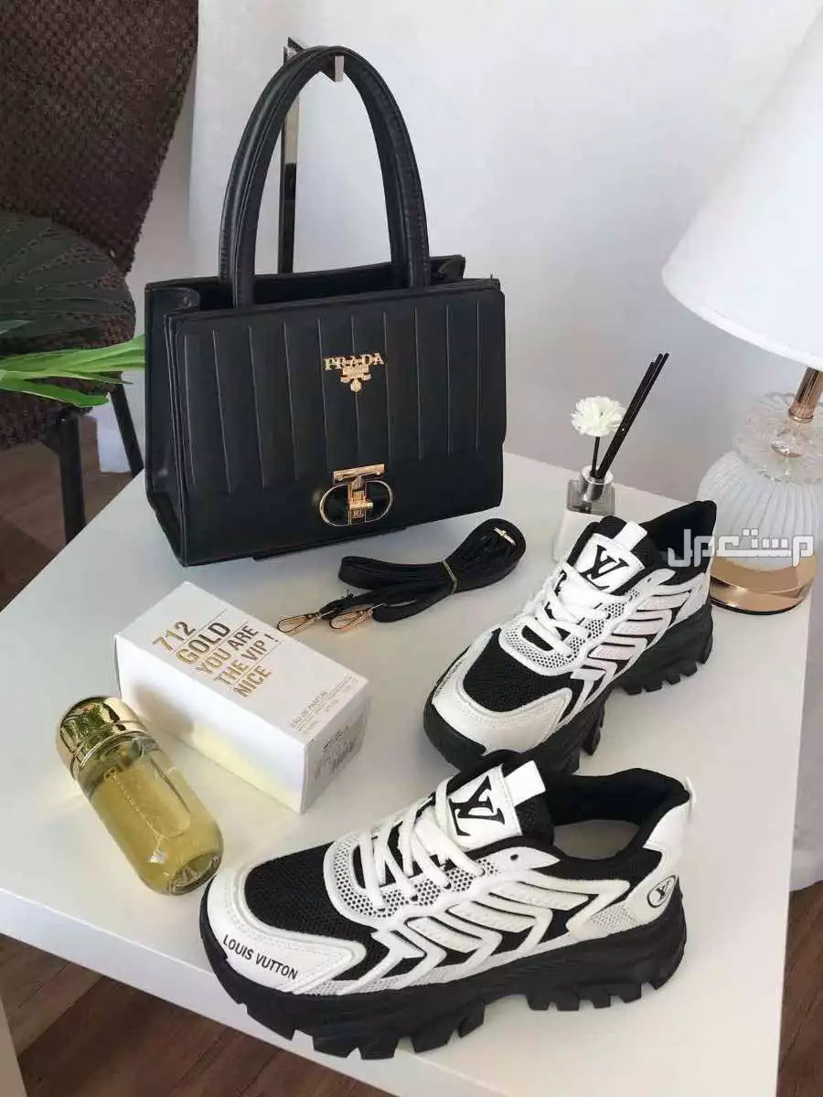 عرض شنطة برادا مع شوز وعطر ماركات درجة اولي