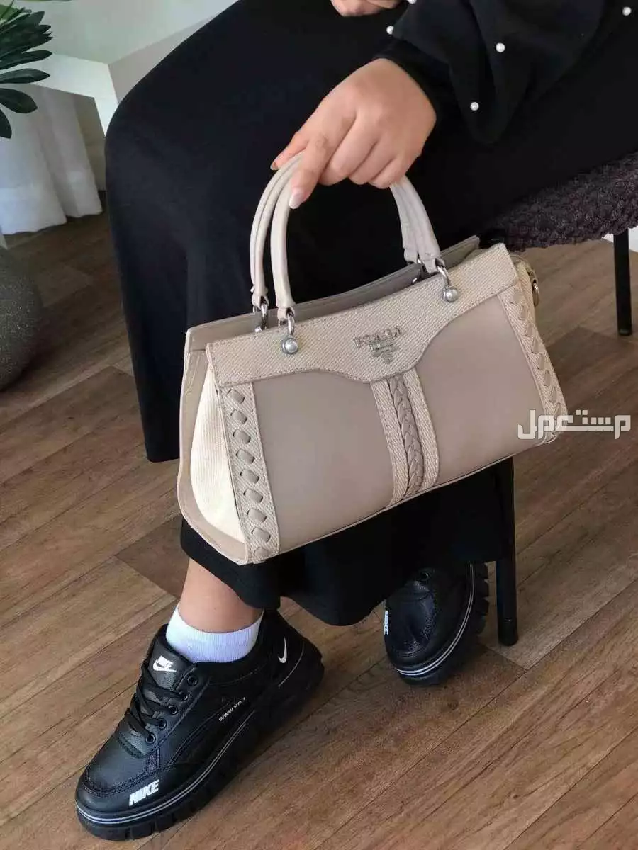 عرض شنطة برادا مع شوز وعطر ماركات درجة اولي