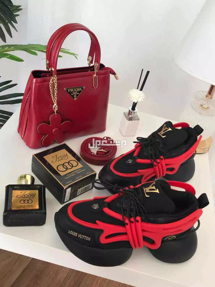 عرض شنطة برادا مع شوز وعطر ماركات درجة اولي