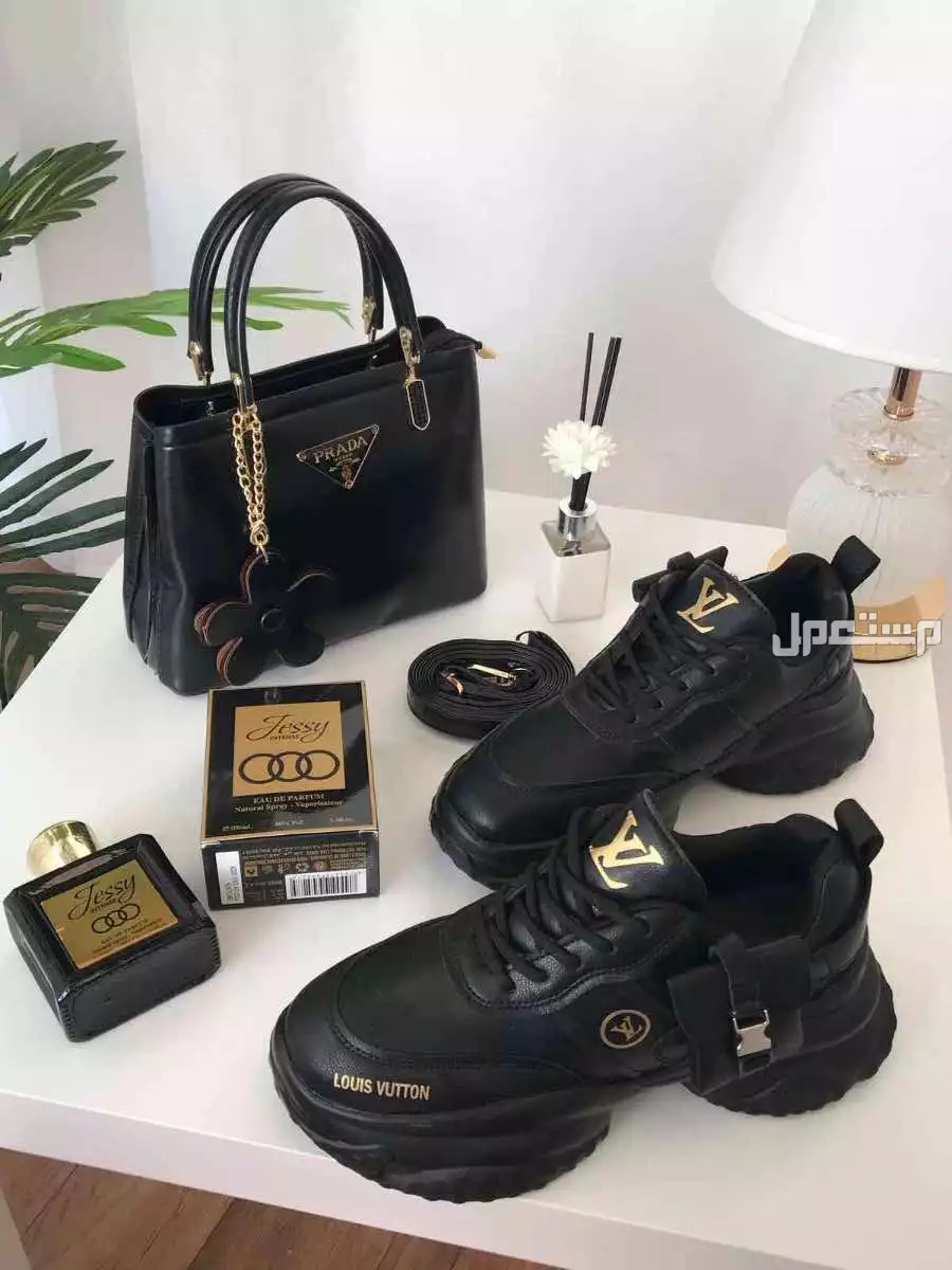 عرض شنطة برادا مع شوز وعطر ماركات درجة اولي