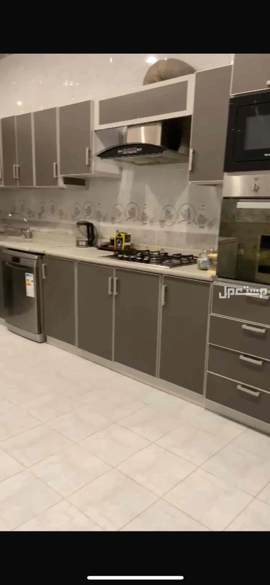 للبيع دولاب مطبخ بدون اجهزه لون رمادي  مطلوب 2500 ريال قابل للتفاوض في جدة