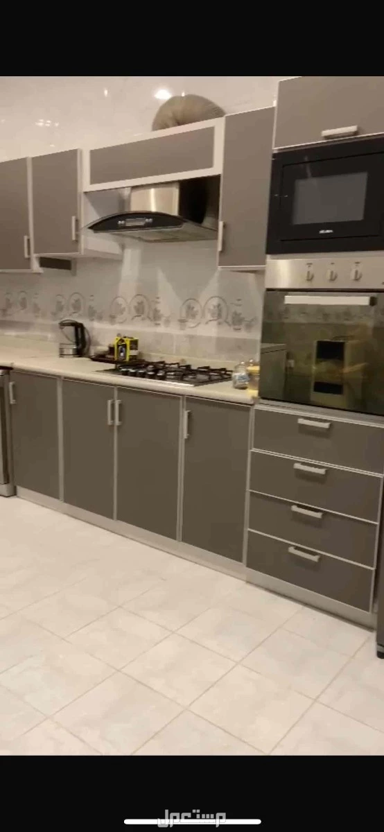 للبيع دولاب مطبخ بدون اجهزه لون رمادي  مطلوب 2500 ريال قابل للتفاوض في جدة