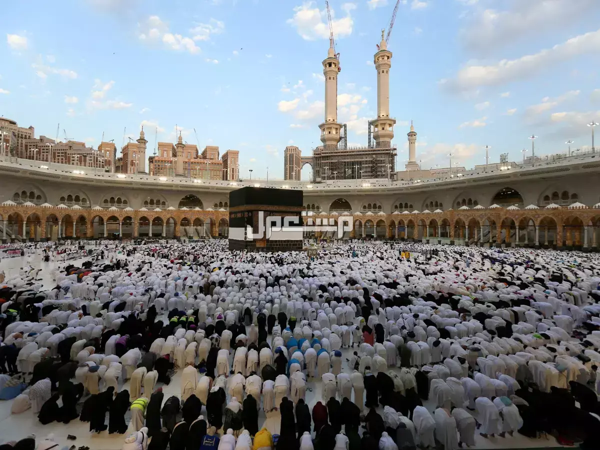 تهنئة عيد الأضحى 2025 للجيران والمعارف.. رسائل معايدة راقية ومميزة الصلاة في الحرم المكي