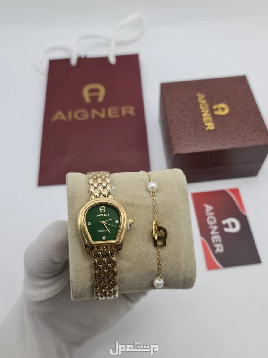 طقم __نسائي ..  من اجنرار..  ساعه مع الاسواره..  مع جميع ملحقات الماركه..      **السعر150ريال.. في الدمام