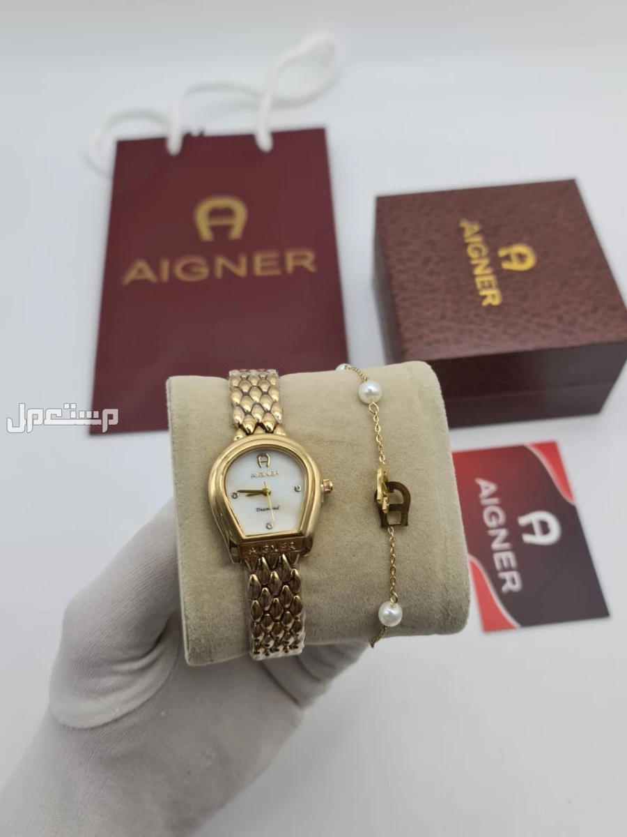 طقم __نسائي ..  من اجنرار..  ساعه مع الاسواره..  مع جميع ملحقات الماركه..      **السعر150ريال.. في الدمام