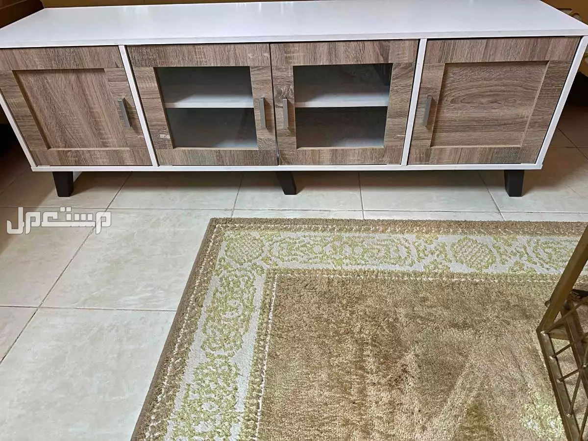 دولاب شاشه لونه ابيض وبيج جديد