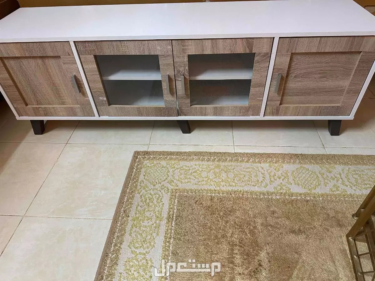دولاب شاشه لونه ابيض وبيج جديد